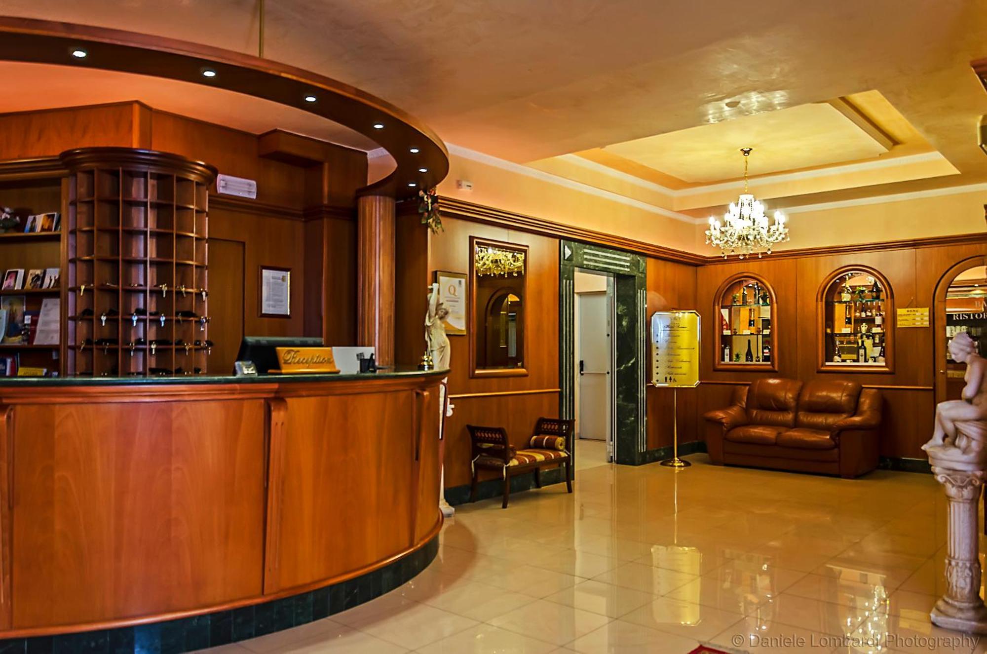 Hotel Sorriso Лучера Екстериор снимка